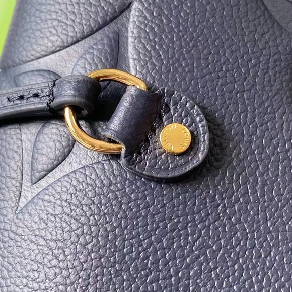 Louis Vuitton Handheld Bags, Chain Bags - Picture 5 of 7